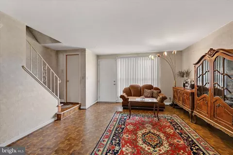 Living - 4155 Crest Heights Rd, Baltimore, MD 21215 photo 3 of 4