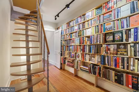 Entry Way - 717 Deepdene Rd, Baltimore, MD 21210 photo 2 of 5
