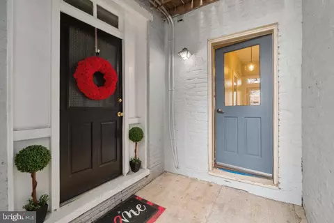 Entry Way - 637 S Paca St, Baltimore, MD 21230 photo 3 of 4