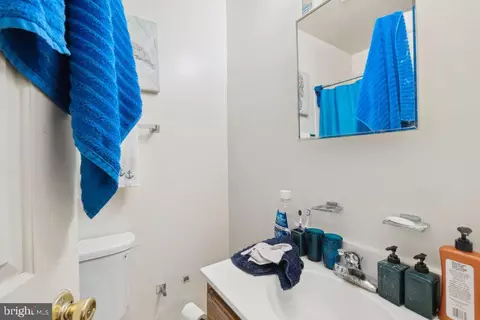 Bath - 637 S Paca St, Baltimore, MD 21230 photo 3 of 5