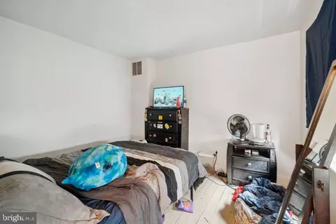 Bedroom - 637 S Paca St, Baltimore, MD 21230 photo 4 of 7