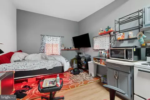 Bedroom - 637 S Paca St, Baltimore, MD 21230 photo 6 of 7