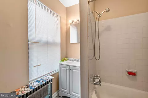 Bath - 28 E 25th St, Baltimore, MD 21218 photo 2 of 3