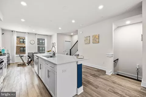 Entry Way - 4312 Laplata Ave, Baltimore, MD 21211 photo 7 of 14
