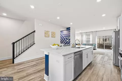 Entry Way - 4312 Laplata Ave, Baltimore, MD 21211 photo 11 of 14