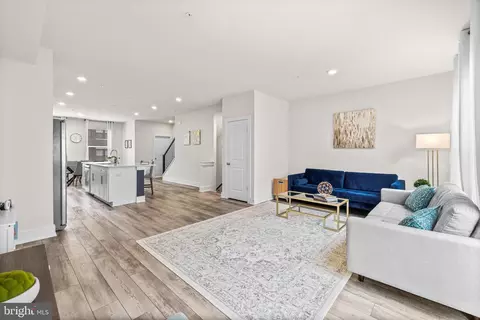 Entry Way - 4312 Laplata Ave, Baltimore, MD 21211 photo 4 of 14
