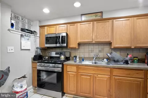 Entry Way - 4117 Balfern Ave, Baltimore, MD 21213 photo 2 of 4