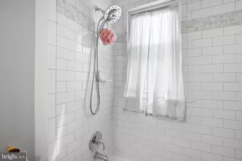 Bath - 4117 Balfern Ave, Baltimore, MD 21213 photo 3 of 5
