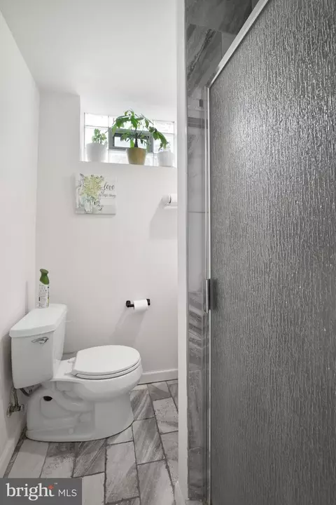 Bath - 4117 Balfern Ave, Baltimore, MD 21213 photo 5 of 5