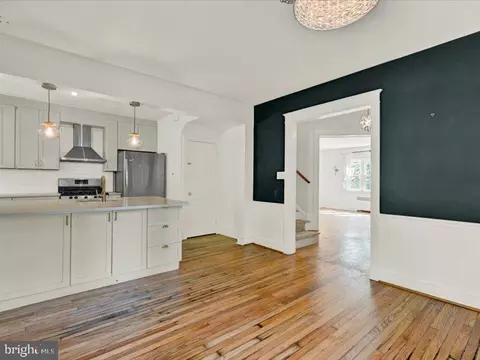 Entry Way - 4113 Westview Rd, Baltimore, MD 21218 photo 4 of 4