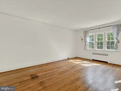 Living - 4113 Westview Rd, Baltimore, MD 21218 photo 3 of 6