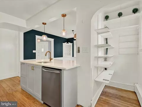 Entry Way - 4113 Westview Rd, Baltimore, MD 21218 photo 3 of 4