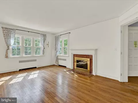 Living - 4113 Westview Rd, Baltimore, MD 21218 photo 2 of 6