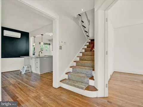 Entry Way - 4113 Westview Rd, Baltimore, MD 21218 photo 2 of 4