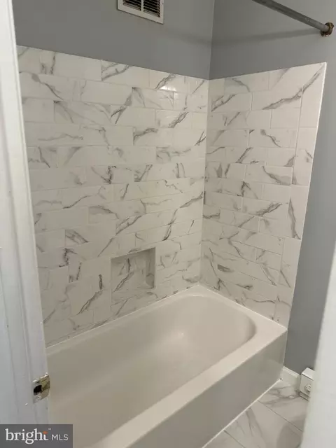 Bath - 807 Stoll St, Brooklyn, MD 21225 photo 1 of 2