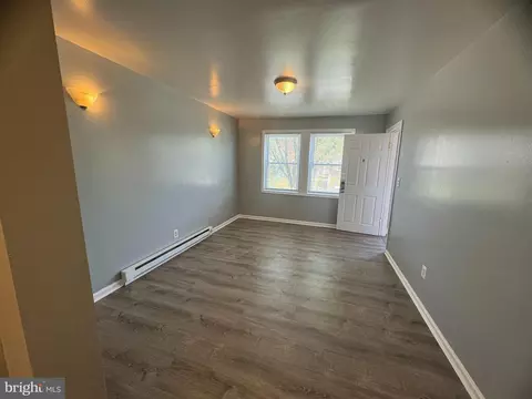 Living - 807 Stoll St, Brooklyn, MD 21225 photo 1 of 2