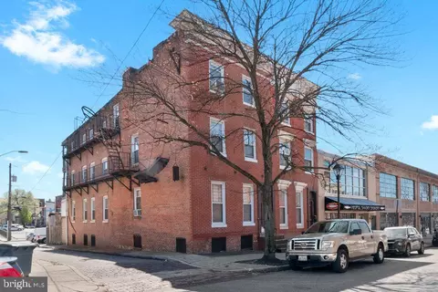 869 Hollins St, Baltimore, MD 21201