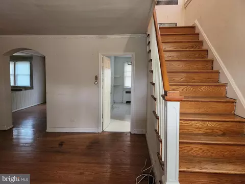 Entry Way - 3333 Dolfield Ave, Baltimore, MD 21215 photo 1 of 4