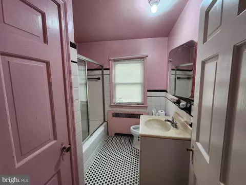 Bath - 3333 Dolfield Ave, Baltimore, MD 21215 photo 1 of 1