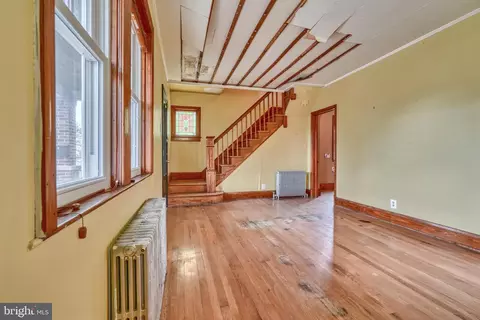 Living - 2706 Christopher Ave, Baltimore, MD 21214 photo 5 of 9