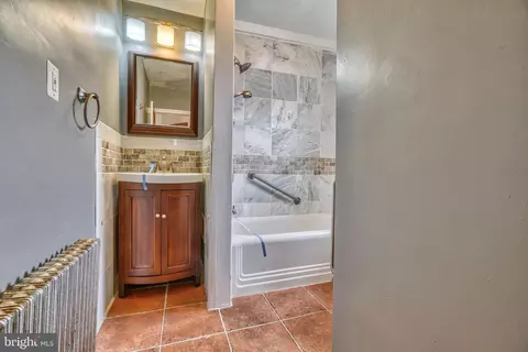 Entry Way - 2706 Christopher Ave, Baltimore, MD 21214 photo 3 of 4