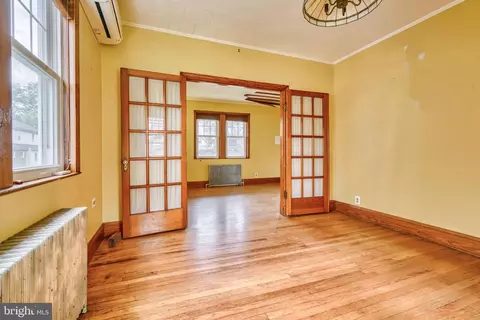 Living - 2706 Christopher Ave, Baltimore, MD 21214 photo 8 of 9
