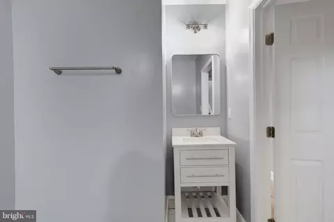 Bath - 1745 E Lombard St, Baltimore, MD 21231 photo 3 of 12