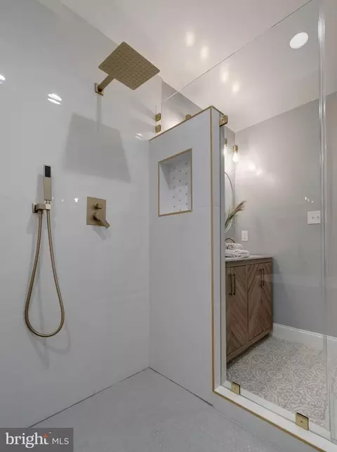 Bath - 1745 E Lombard St, Baltimore, MD 21231 photo 9 of 12