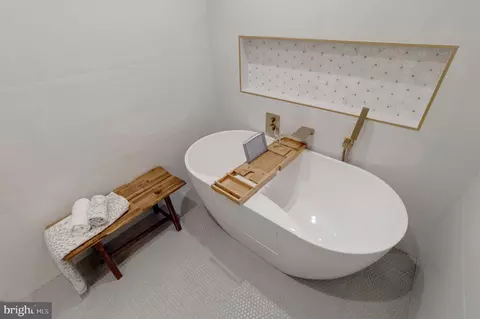 Bath - 1745 E Lombard St, Baltimore, MD 21231 photo 8 of 12