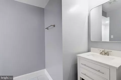 Bath - 1745 E Lombard St, Baltimore, MD 21231 photo 2 of 12