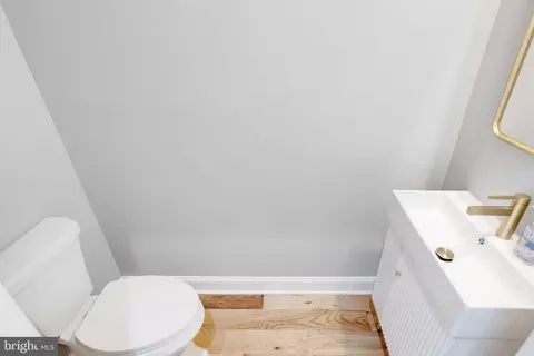 Entry Way - 1745 E Lombard St, Baltimore, MD 21231 photo 3 of 17