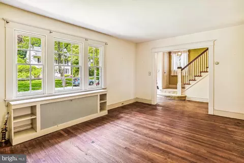 Living - 6211 Pinehurst Rd, Baltimore, MD 21212 photo 1 of 4