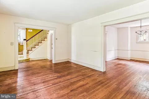 Living - 6211 Pinehurst Rd, Baltimore, MD 21212 photo 4 of 4