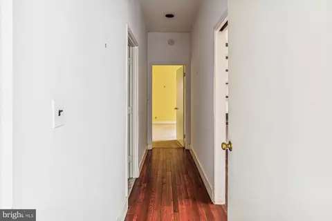 Entry Way - 6211 Pinehurst Rd, Baltimore, MD 21212 photo 3 of 5