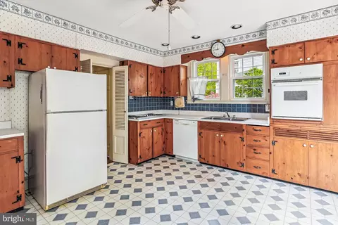 Kitchen - 6211 Pinehurst Rd, Baltimore, MD 21212 photo 1 of 1