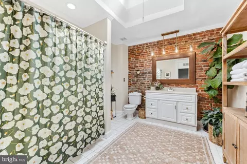 Bath - 3306 Beech Ave, Baltimore, MD 21211 photo 2 of 4