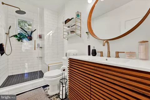 Bath - 2822 Beechland Ave, Baltimore, MD 21214 photo 2 of 2