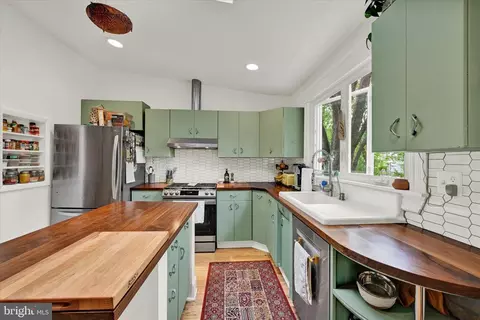 Kitchen - 2822 Beechland Ave, Baltimore, MD 21214 photo 4 of 4
