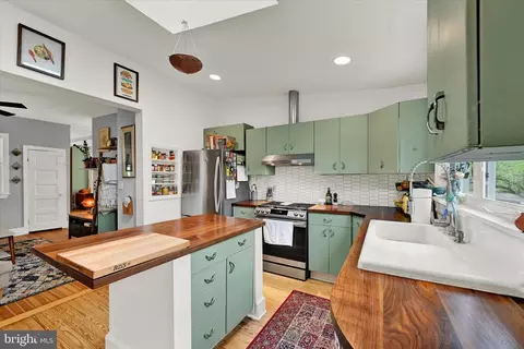 Kitchen - 2822 Beechland Ave, Baltimore, MD 21214 photo 2 of 4