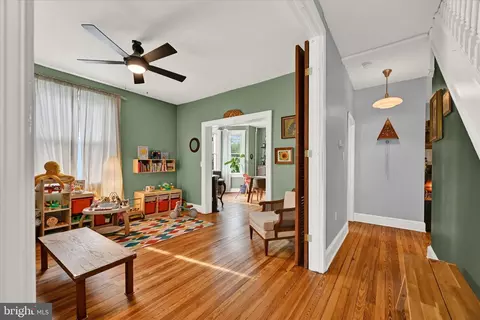 Entry Way - 2822 Beechland Ave, Baltimore, MD 21214 photo 2 of 2