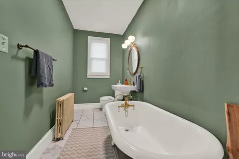 Bath - 2822 Beechland Ave, Baltimore, MD 21214 photo 1 of 2