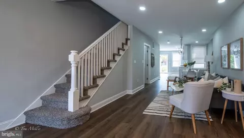 Entry Way - 3537 Elmley Ave, Baltimore, MD 21213 photo 2 of 7