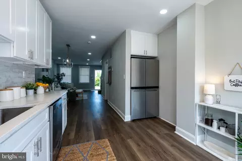 Entry Way - 3537 Elmley Ave, Baltimore, MD 21213 photo 3 of 7