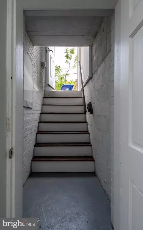 Entry Way - 3537 Elmley Ave, Baltimore, MD 21213 photo 7 of 7