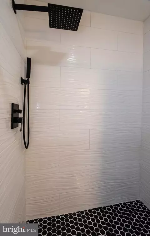 Bath - 3537 Elmley Ave, Baltimore, MD 21213 photo 4 of 5