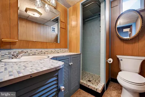 Bath - 4415 Raspe Ave, Baltimore, MD 21206 photo 3 of 3