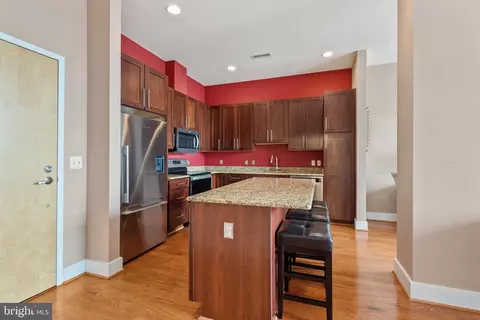 Kitchen - 2772 Lighthouse Pt E #404, Baltimore, MD 21224 photo 4 of 8