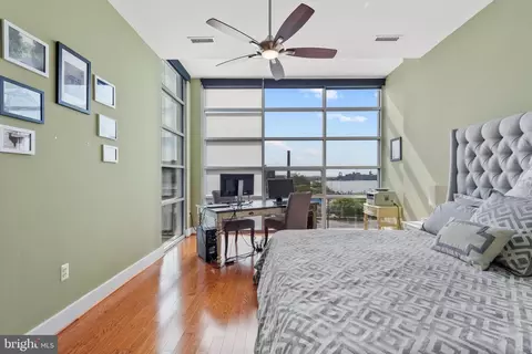 Bedroom - 2772 Lighthouse Pt E #404, Baltimore, MD 21224 photo 1 of 6