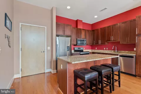 Kitchen - 2772 Lighthouse Pt E #404, Baltimore, MD 21224 photo 5 of 8