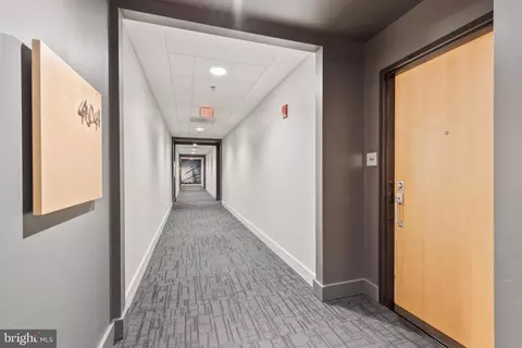 Entry Way - 2772 Lighthouse Pt E #404, Baltimore, MD 21224 photo 2 of 3